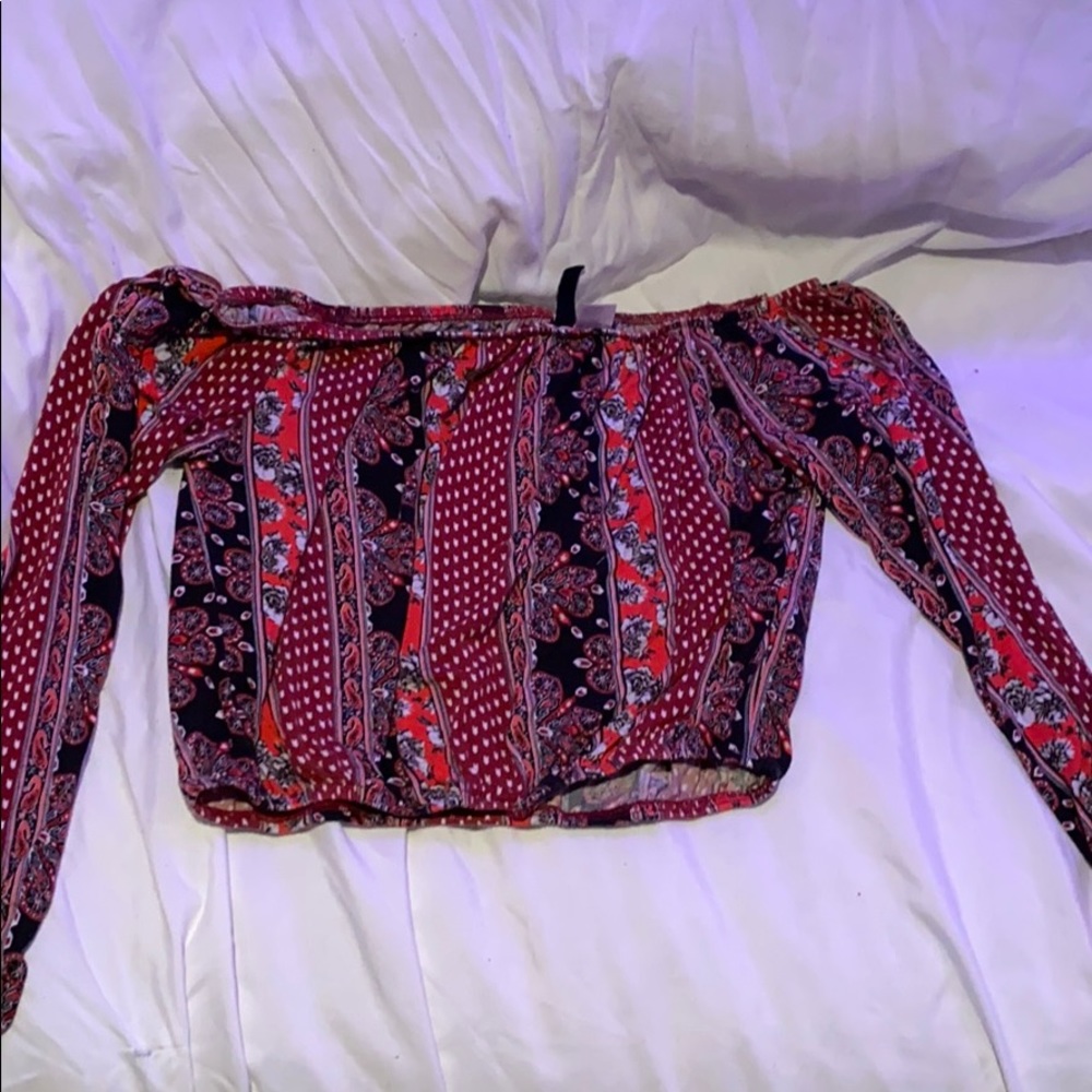 Long sleeve patterned top